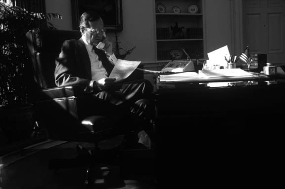 Washington, DC:
Pres. George H.W. Bush speaks with Hill leaders about Iraqi invasion of Kuwait.
