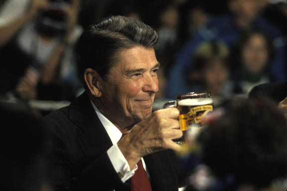Dublin, Ireland:
Pres. Ronald Reagan stops in a local pub.