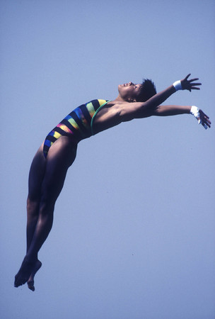Barcelona, Spain:
Fu Mingxia from China nails her 10 meter platform dive for the Gold medal.